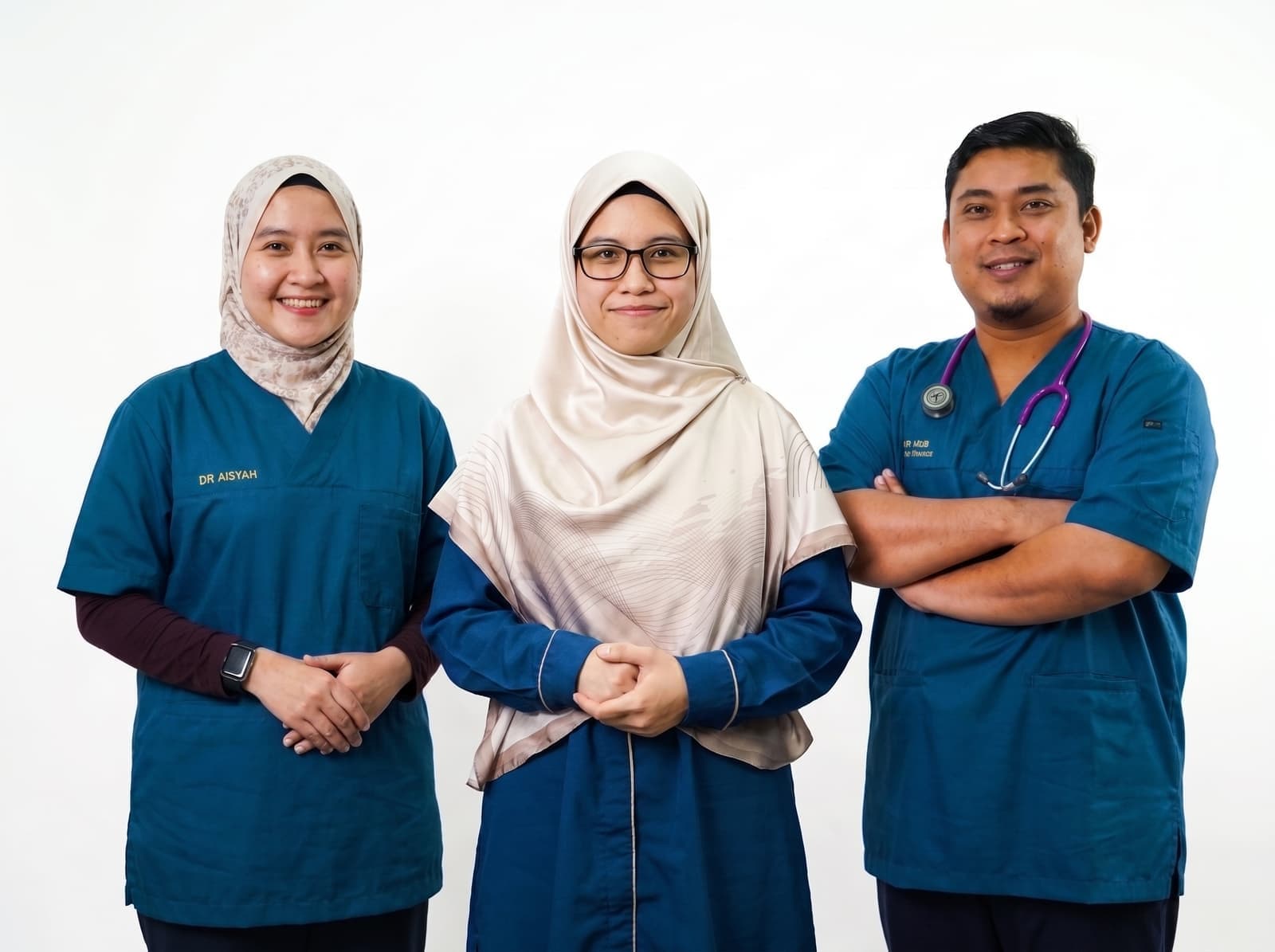 Barisan doktor Klinik Nurani: Dr. Aishah, Dr. Atikah dan Dr. Adib